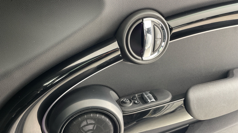 MINI Hatchback 135kW Cooper S Level 3 33kWh 3dr Auto Electric Hatchback